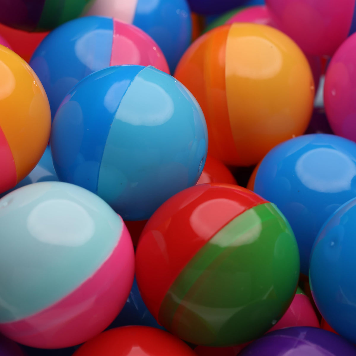 Capsule Vending Machine Colored Round Capsules Empty 250pcs 1.26 inch - Gumball Machine Capsules Bulk Party Favor Containers - Easter Basket Stuffers Birthday Gifts Pinata Stuffers DIY Craft Supplies